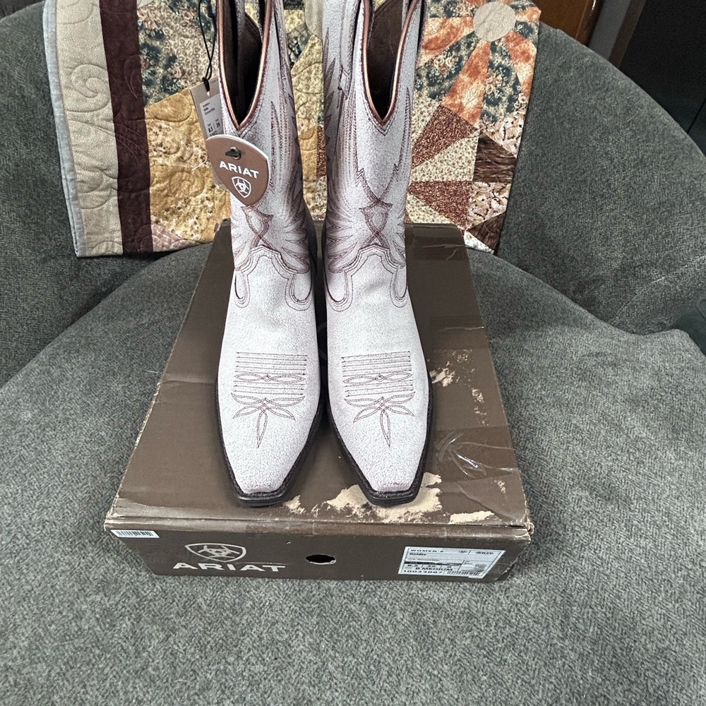 Ariat ‘Goldie’ Cowgirl Boots NWT in Box